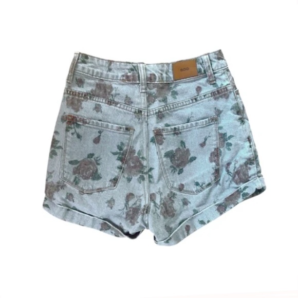 🍓3 for 45- BDG/UO Ultra High-Waisted Button Fly Floral Shorts - Picture 2 of 2